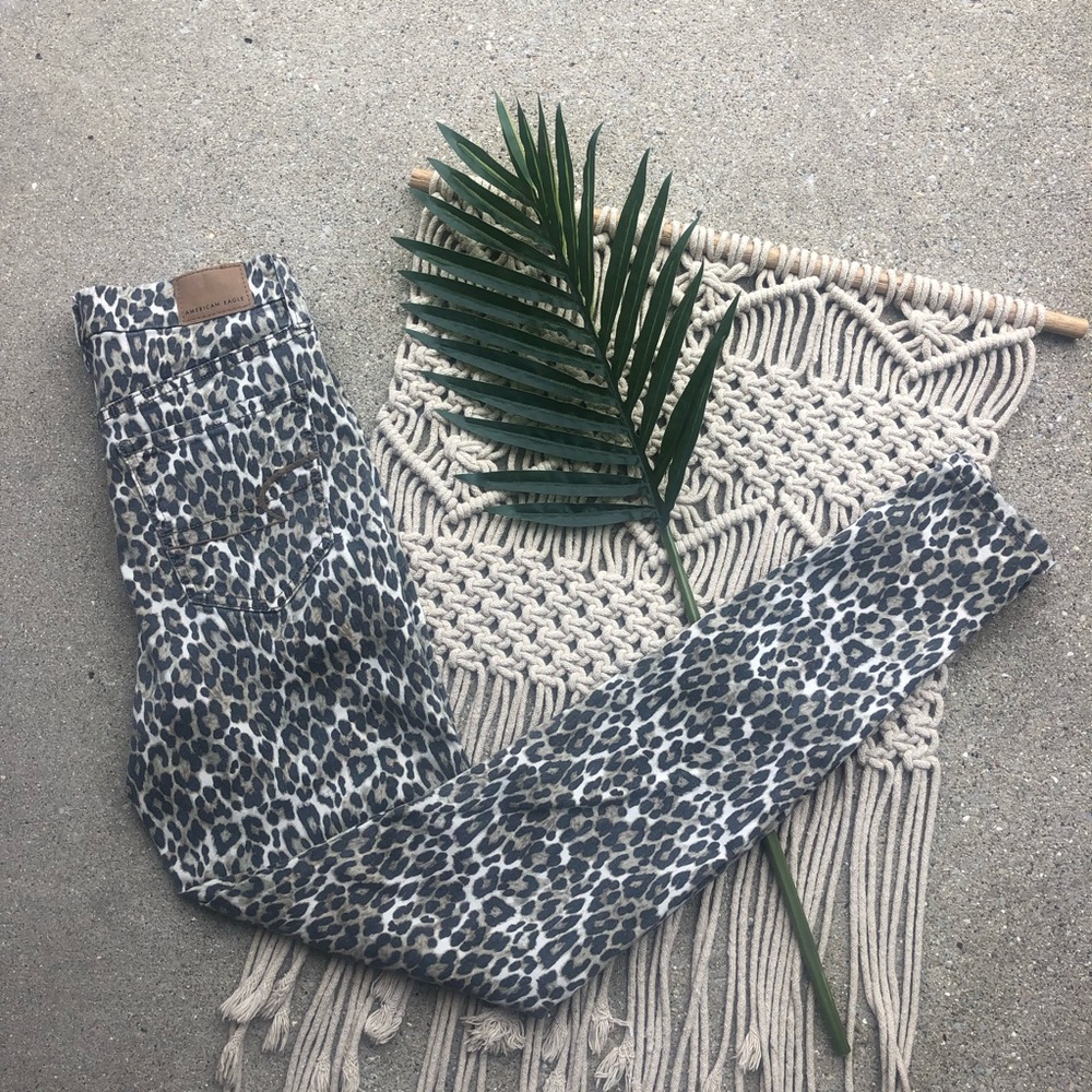 American Eagle Leopard Print Jeans Size 2